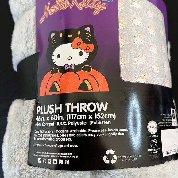 NEW 2024 Hello Kitty Halloween Blanket Throw Sanrio Grey 46 In x 60 - Picture 6 of 8